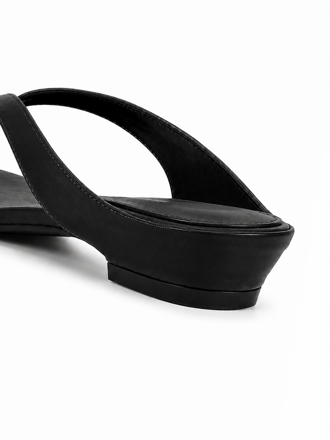 Women’s Toe Ring Kitten Heel Flip Flops – Sculpted Low Heel Thong Sandals